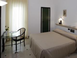 Hyencos Hotel Callyon ตอร์เร ซาน จิโอวานนิ อูเจนโต ภายนอก รูปภาพ